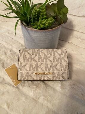 Brand New Michael Kors Medium Wallet